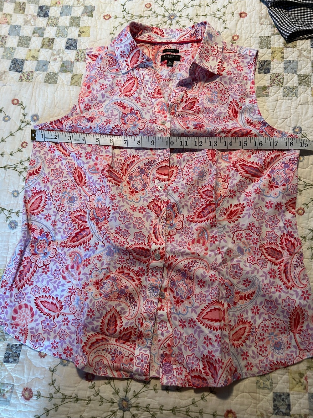 Sleeveless fitted Talbots button-down shirt with collar,